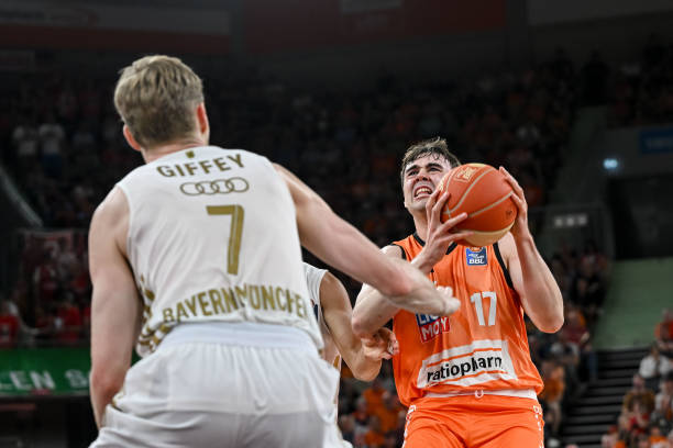 他们不仅在 他们不仅在