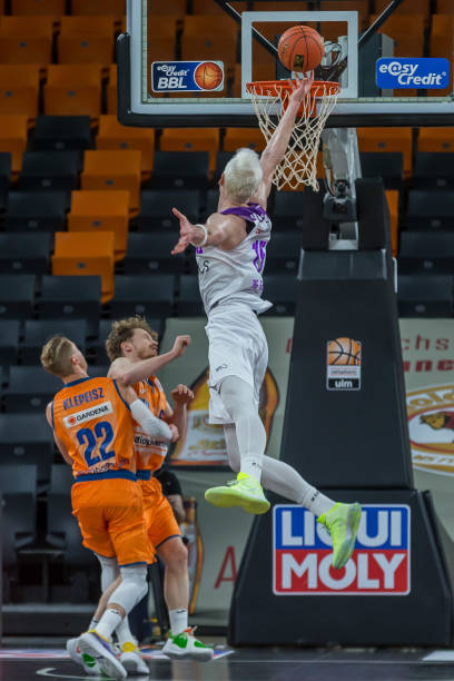 借助三维全 借助三维全