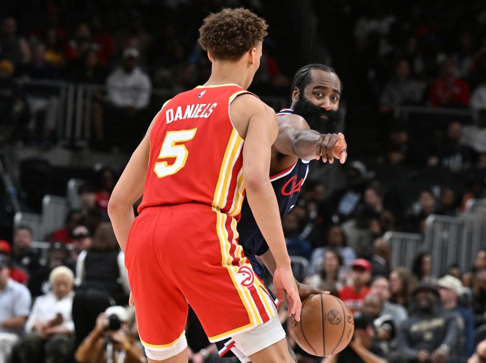 足坛一夜动态：利物浦4-0进决赛！巴萨5-0大胜 国米0-3惨败