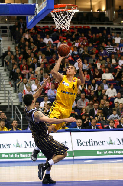 体育官方：中国足协所有中层干部暂时被免职